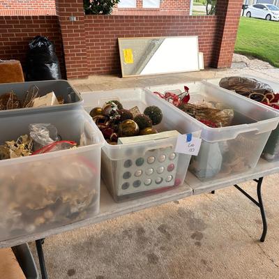 Table lot of all totes and holiday decor