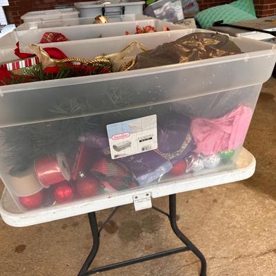 Table lot of all totes and holiday decor