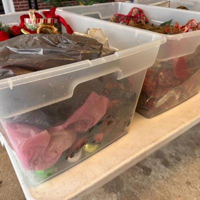 Table lot of all totes and holiday decor