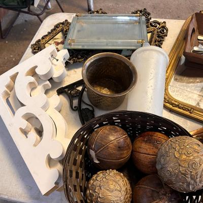 Mixed decor Table lot - All for one money