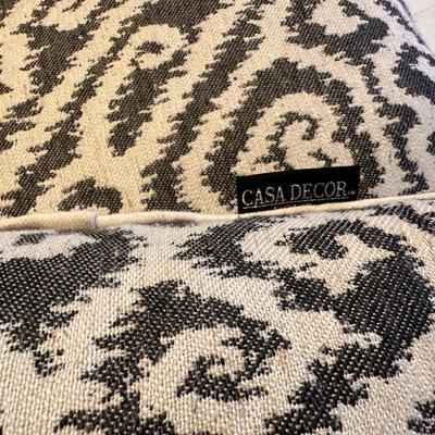 Lot of 3 Decorative Pillows