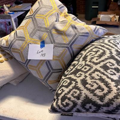 Lot of 3 Decorative Pillows