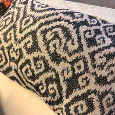 Lot of 3 Decorative Pillows