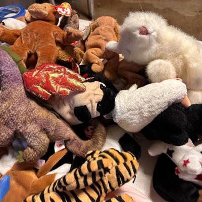 Huge lot of Beanie babies