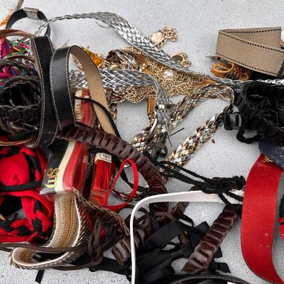 Women’s belt and misc accessories lot
