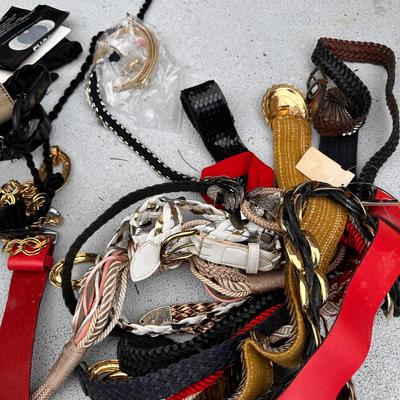Women’s belt and misc accessories lot