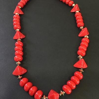 Cool vintage Cherry, red triangle bead necklace