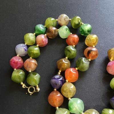 Multicolored bead vintage necklace