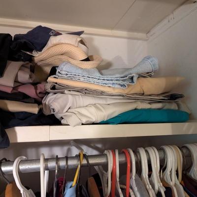 Assortment Of Men's Casual Pants & Shorts Most Are Size Medium & Pants 38