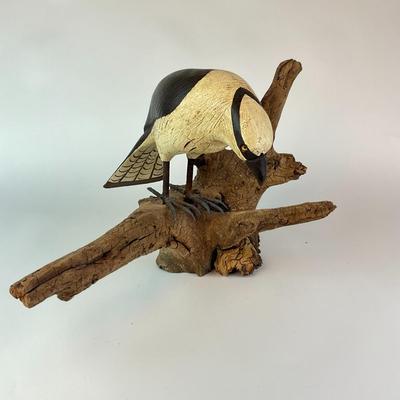Sale Photo Thumbnail #1092: Unknown artist
Osprey pearched on tree limb/branch
Measurements:
16" in width, 11" in height