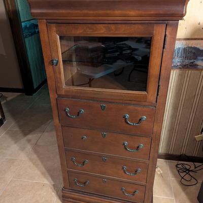 Broyhill 4 Drawer & Glass Shelf Cabinet