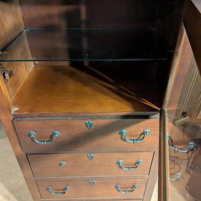 Broyhill 4 Drawer & Glass Shelf Cabinet