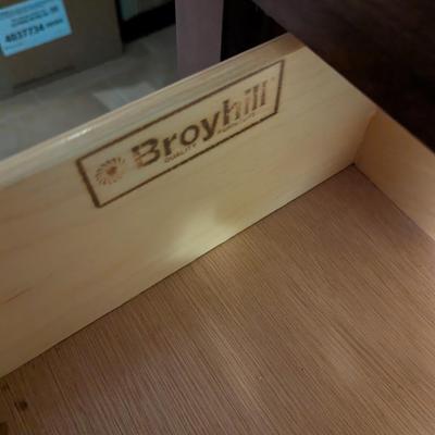 Broyhill 4 Drawer & Glass Shelf Cabinet