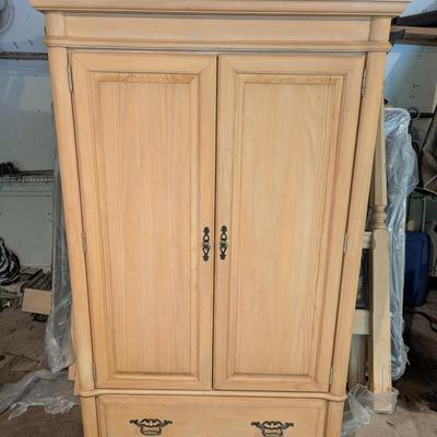 Wooden Wardrobe Cabinet