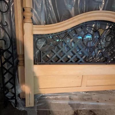 Wooden 4 Post Bed With Mattress & Box Spring