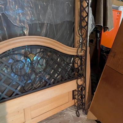 Wooden 4 Post Bed With Mattress & Box Spring