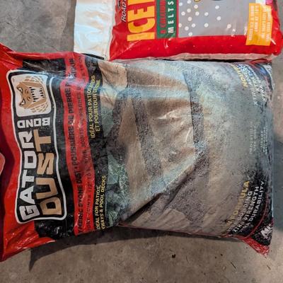 Small Bags Of Quikrete Gator Dust & Ice Melt