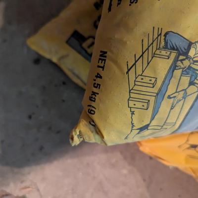Small Bags Of Quikrete Gator Dust & Ice Melt