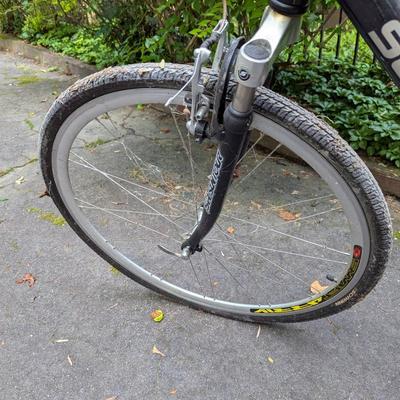 Schwinn Hybrid Avenue Bike
