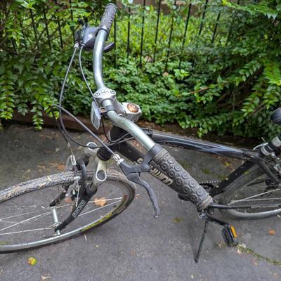 Schwinn Hybrid Avenue Bike