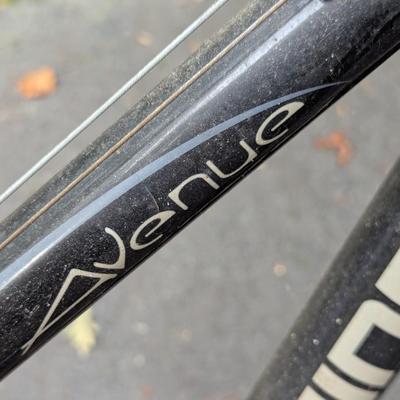 Schwinn Hybrid Avenue Bike
