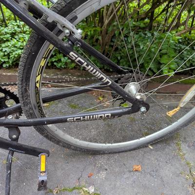 Schwinn Hybrid Avenue Bike