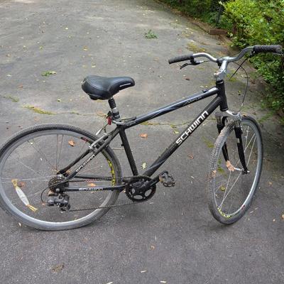 Schwinn Hybrid Avenue Bike