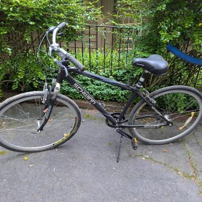 Schwinn Hybrid Avenue Bike