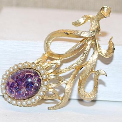 VINTAGE Oval Purple Iridescent Cabochon Stone with a Faux Pearl Surround BROOCH (2½" x 1½") & Brushed Gold Tone Stem