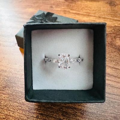 Beautiful Round Stone Fashion Ring