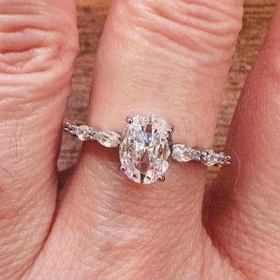 Beautiful Round Stone Fashion Ring