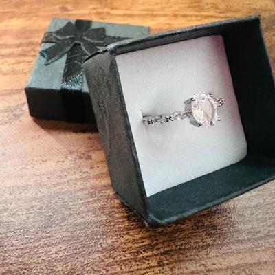 Beautiful Round Stone Fashion Ring