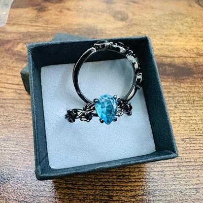 Beautiful Vintage Style Blue Stone Fashion Ring