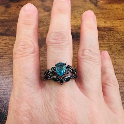 Beautiful Vintage Style Blue Stone Fashion Ring