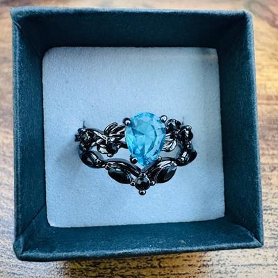 Beautiful Vintage Style Blue Stone Fashion Ring