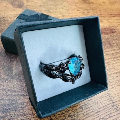 Beautiful Vintage Style Blue Stone Fashion Ring