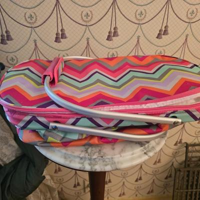 Collapsible picnic basket