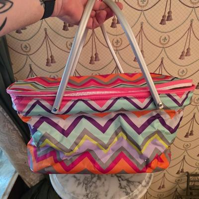 Collapsible picnic basket