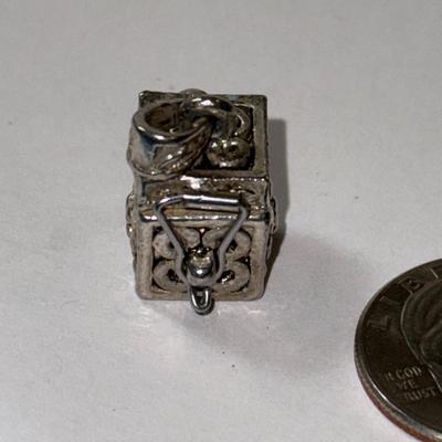 VINTAGE STERLING SILVER SOLID PILL BOX PENDANT PREOWNED FROM AN ESTATE AS PICTURED.
