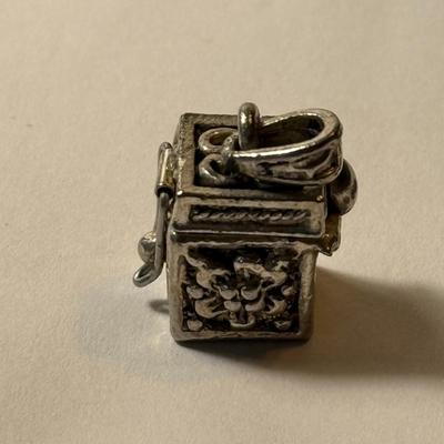 VINTAGE STERLING SILVER SOLID PILL BOX PENDANT PREOWNED FROM AN ESTATE AS PICTURED.
