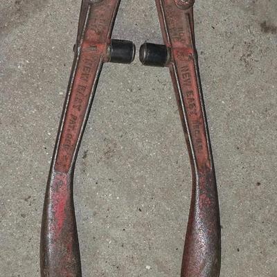 2 Heavy-Duty Hand Tools – Channel Lock Pliers & Bolt Cutters
