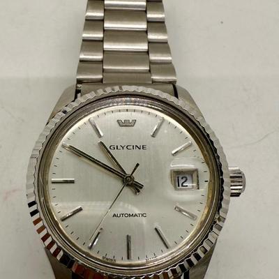 Sale Photo Thumbnail #217: Nice working condition, Jubilee Style Band. Running, tested to confirm time and date can be adjusted and set. Nice Cherrywood box. From 2002.