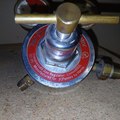 Two Stage Compressed Gas Regulator – Harris for JCPenney (Model Listed650L)