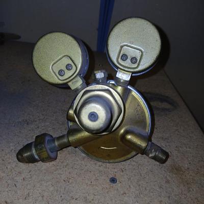 Two Stage Compressed Gas Regulator – Harris for JCPenney (Model Listed650L)