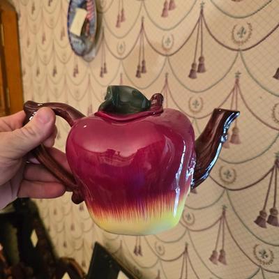 Tea pot