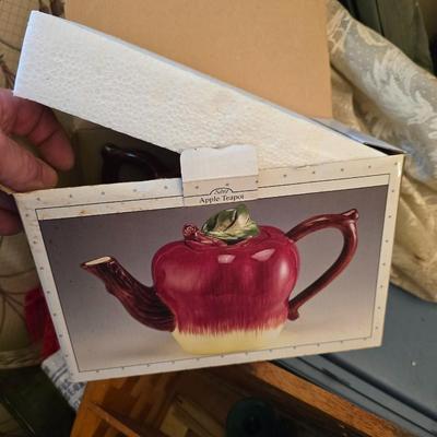Tea pot