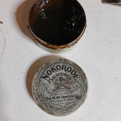 Lot of Vintage Industrial Grease, Compounds & Repair Kits – DAP, Molykote, Clover, Carborundum - Collectible vintage tins !!