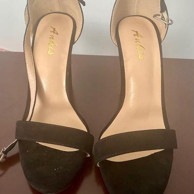 Anelis Black Suede Heels — Size 6 / EU 34 — Like New