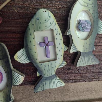 Fishing Themed Wall Decor Metal Fishing Rod with Wood Fish Cutouts