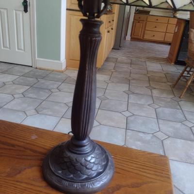 Tiffany Style Shade Table Lamp with Ruffled Design Shade